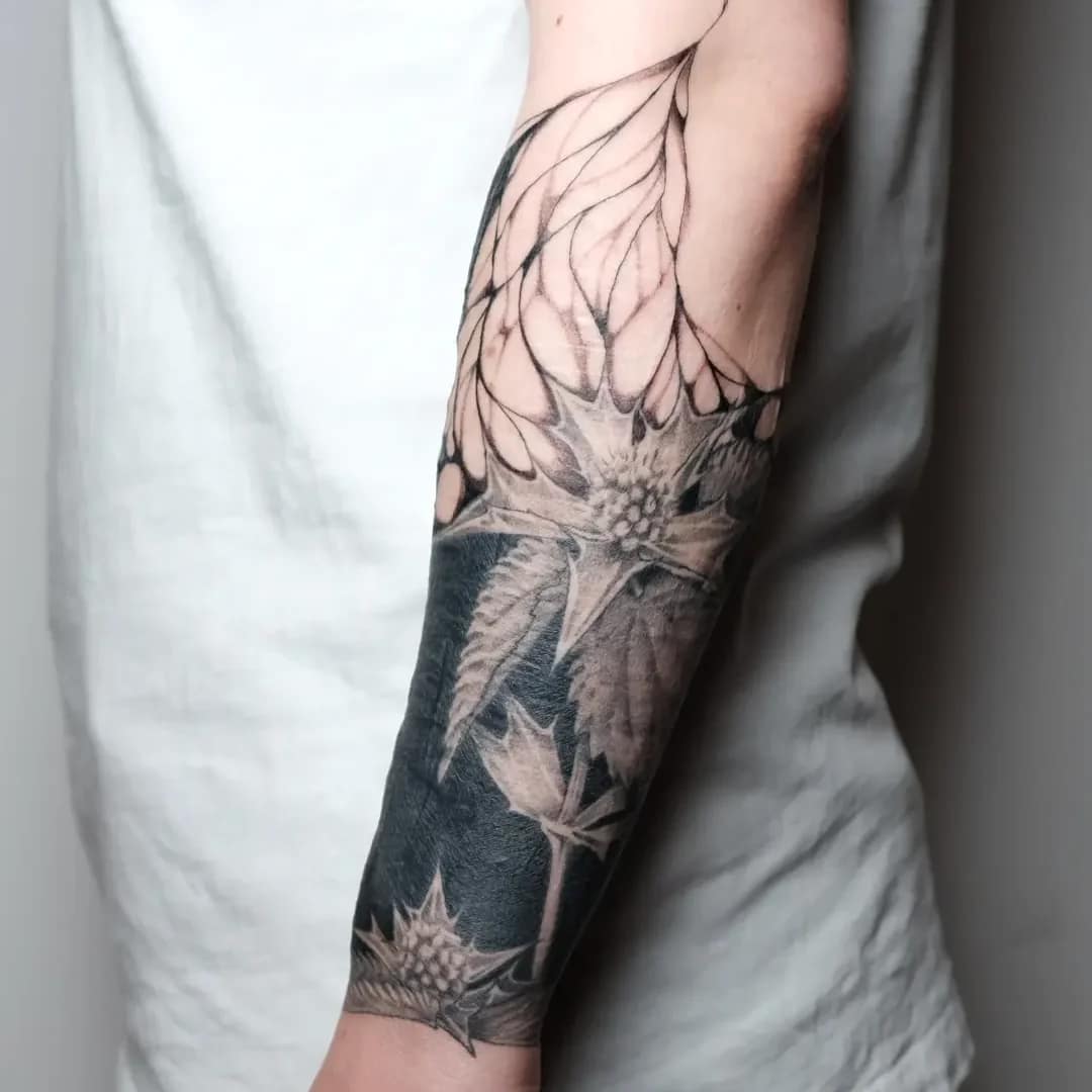Distel Blackwork Tattoo von Vengic